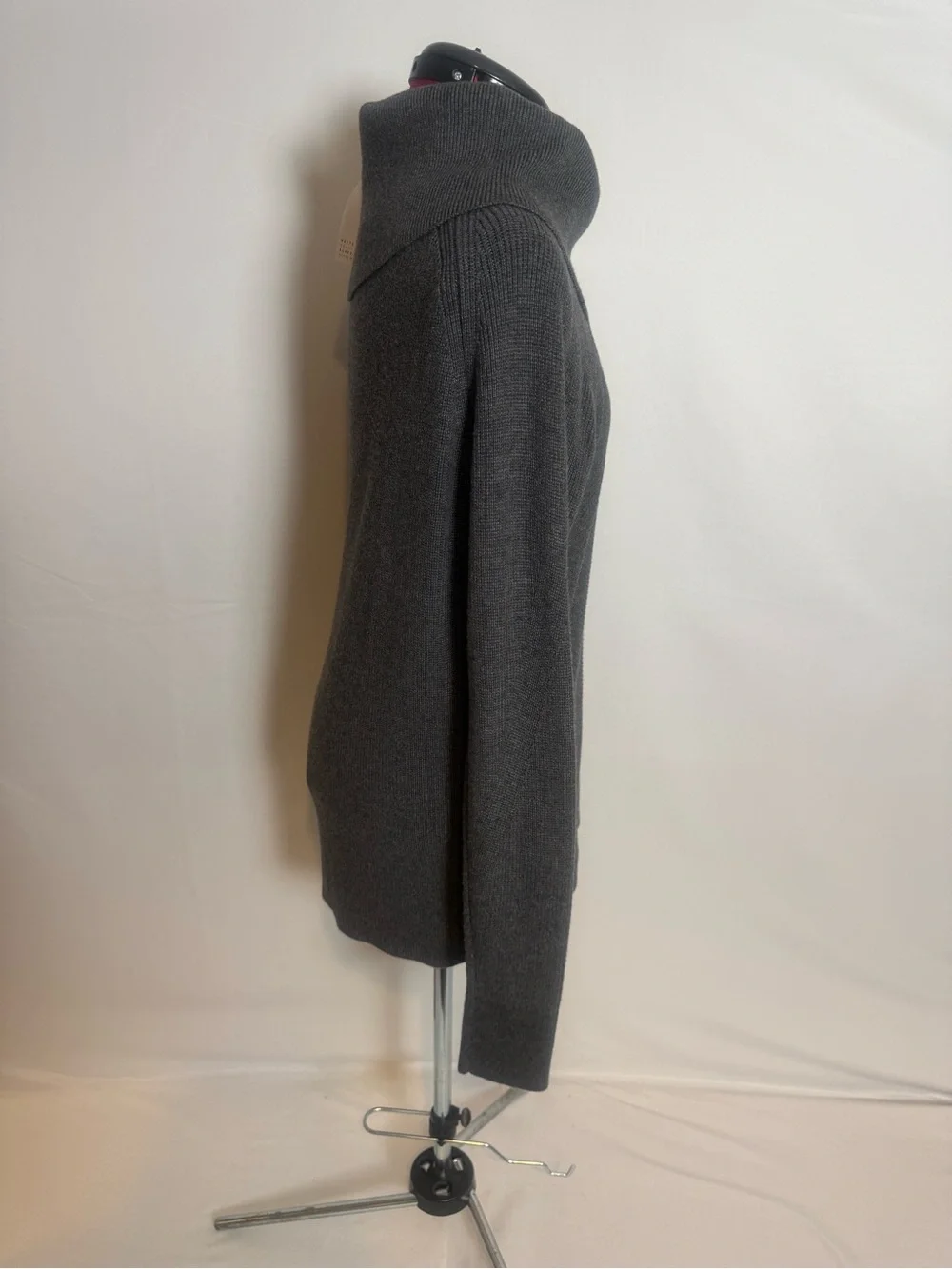 NWT White House Black Market Sweater Size Large Charcoal Grey Ribbed Zip Neck